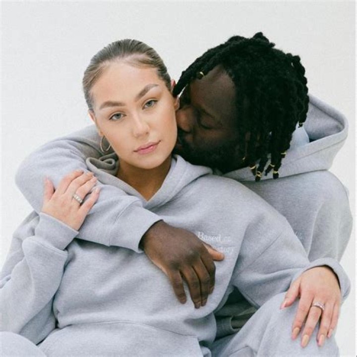Unveiling the Intrigue: The Story of Molly and Jordy of Leaks